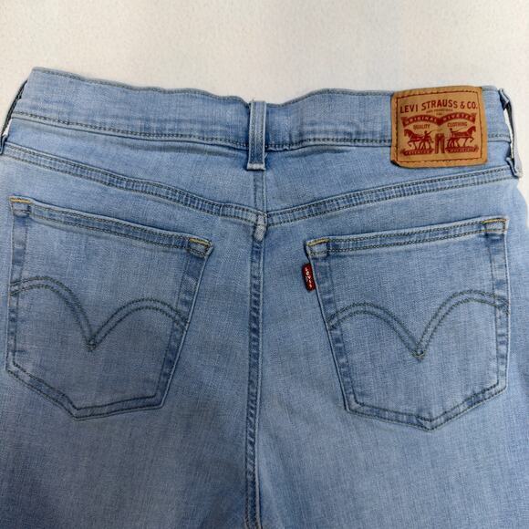 Levi’s Boyfriend Light Wash Blue Jeans Size 28x27‎ Zip Fly Tapered Legs Mid Rise - Picture 5 of 13